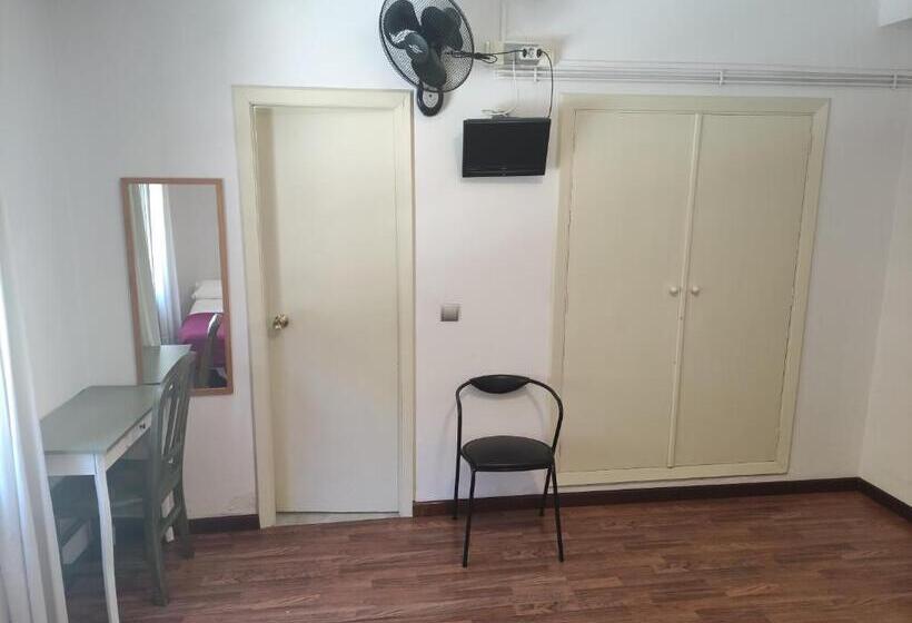 חדר סטנדרט לשלושה, Hostal Cruce