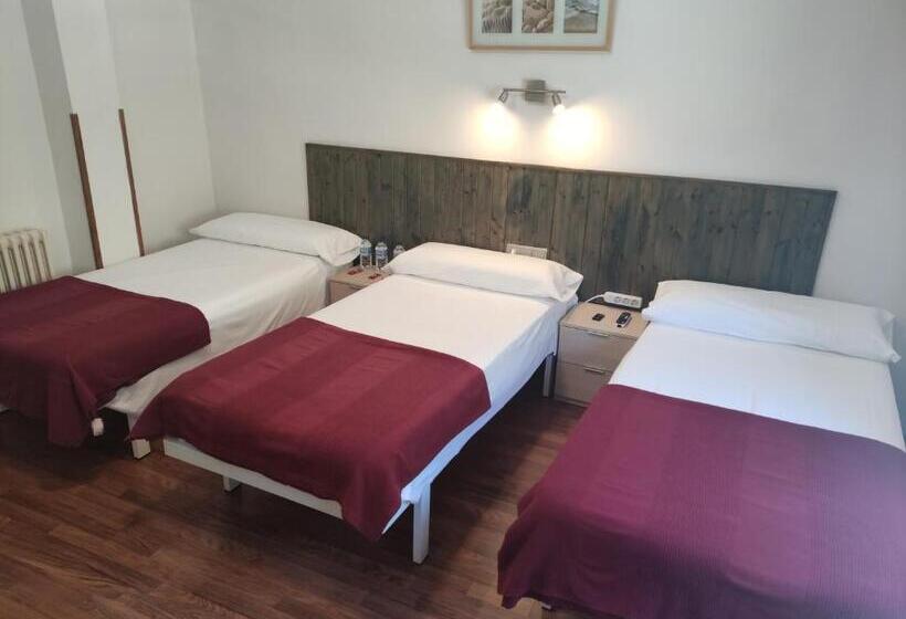 חדר סטנדרט לשלושה, Hostal Cruce