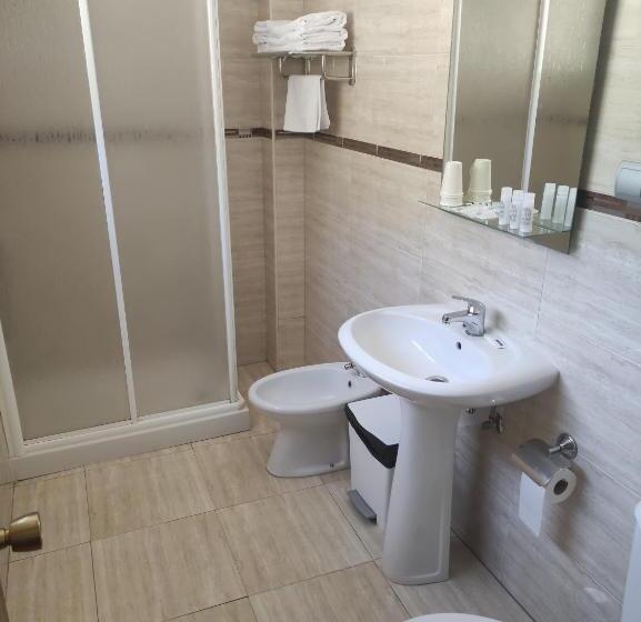 חדר אקונומי, Hostal Cruce