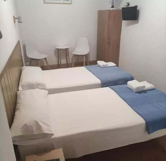 エコノミールーム, Hostal Cruce