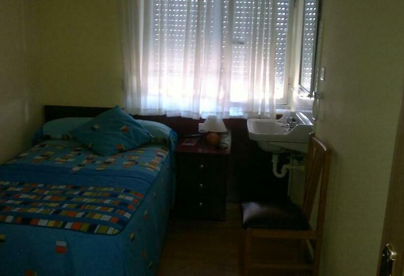 标准单人间共用浴室, Hostal Residencia Delfin