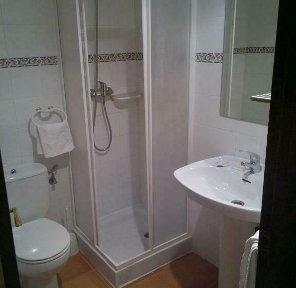 Quarto Familiar, Mesón De Colungo