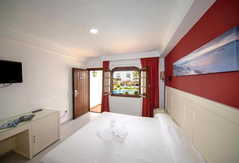 标准间带游泳池, Pozo Del Duque