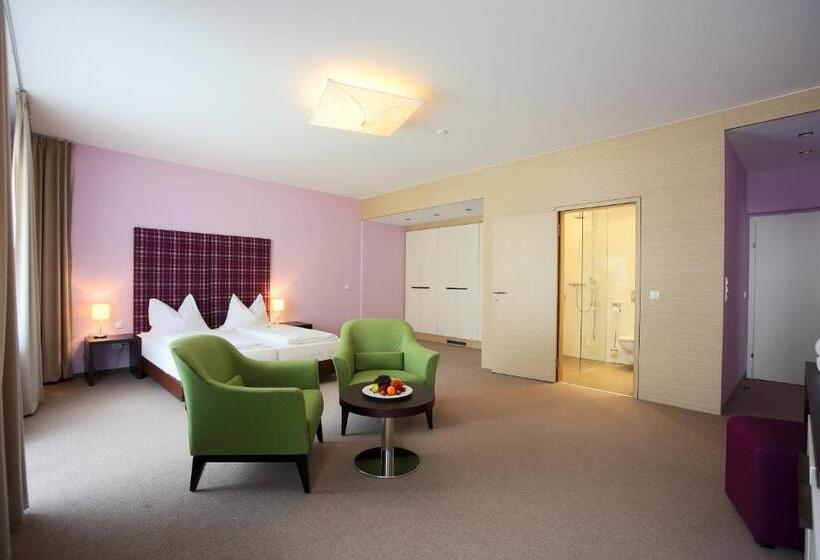 جناح جونيور, Aktivhotel Weisser Hirsch