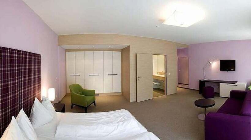 جناح جونيور, Aktivhotel Weisser Hirsch