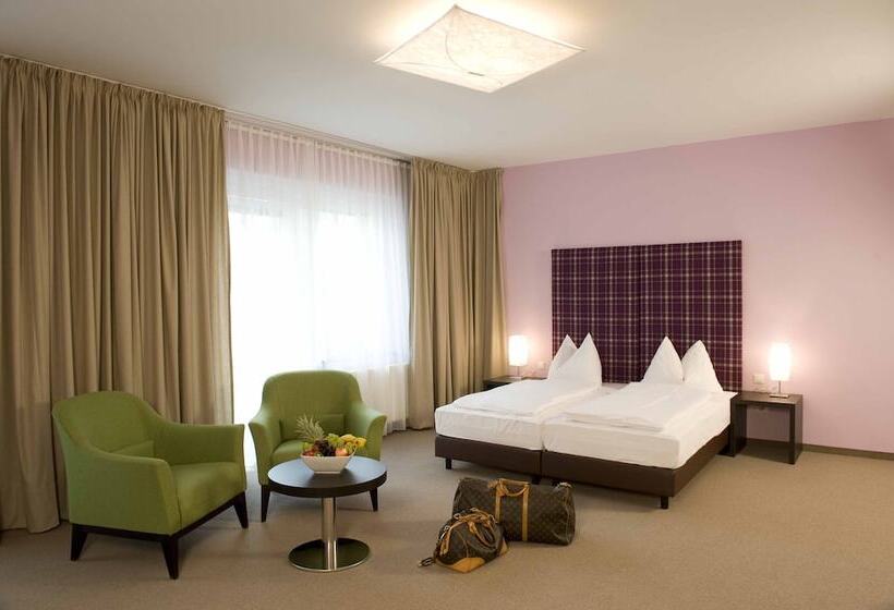 جناح جونيور, Aktivhotel Weisser Hirsch