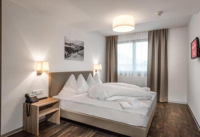 Classic room with balcony, Alpenparks Hotel & Apartment Orgler Kaprun