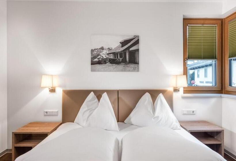 Classic room with balcony, Alpenparks Hotel & Apartment Orgler Kaprun