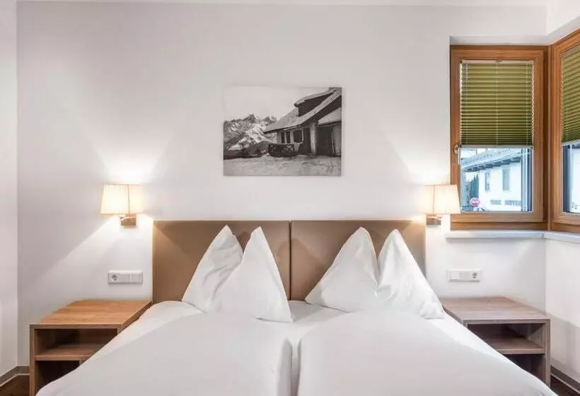 Classic room with balcony, Alpenparks Hotel & Apartment Orgler Kaprun