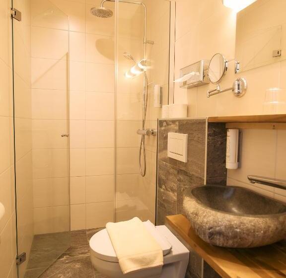 اتاق استاندارد یک نفره, Almi S Berg