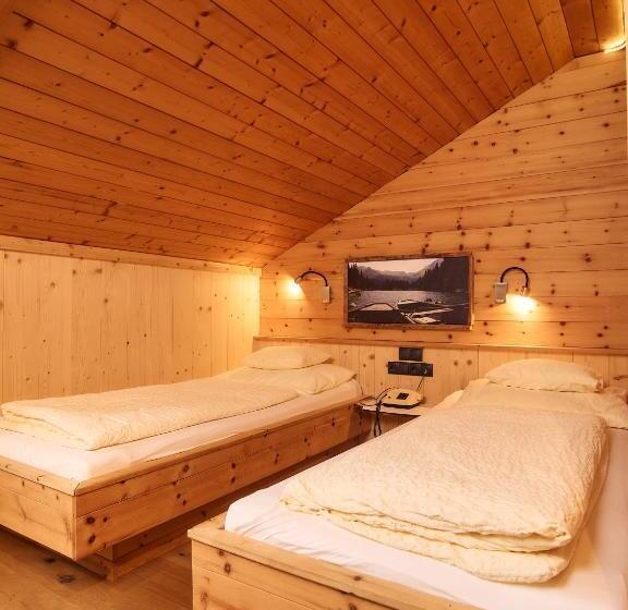 اتاق اکونومی, Almi S Berg