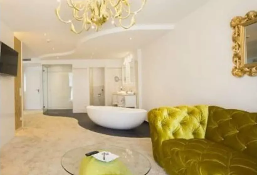سوئیت رویال, Alpenlove Adult Spa