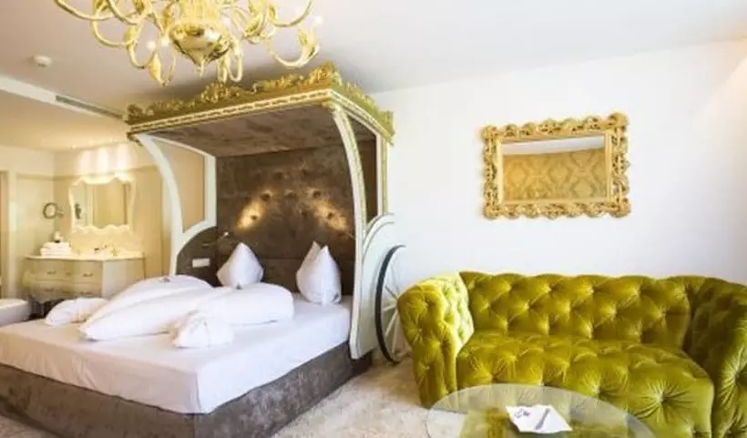 سوئیت رویال, Alpenlove Adult Spa