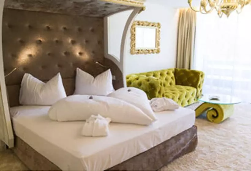 سوئیت رویال, Alpenlove Adult Spa