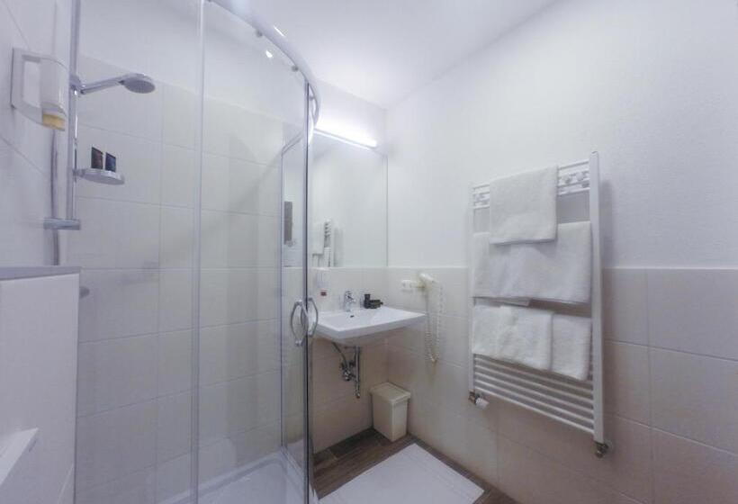 Номер Стандарт, Bayrischer Hof