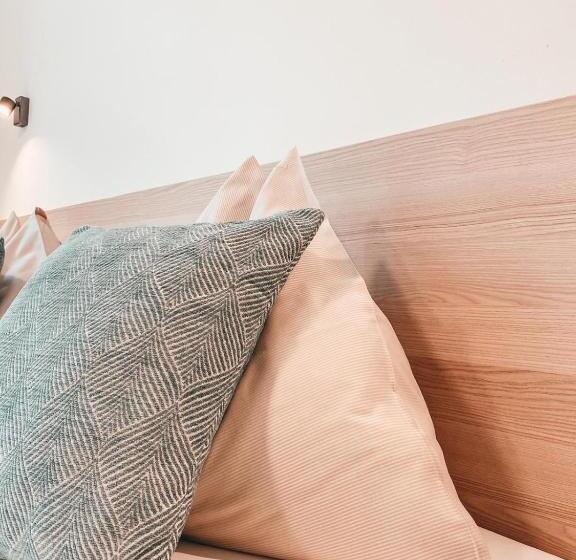 Четырехместный Номер Стандарт, Bayrischer Hof