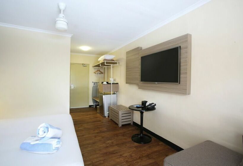 חדר דלוקס נוף בריכה, Mantra Club Croc