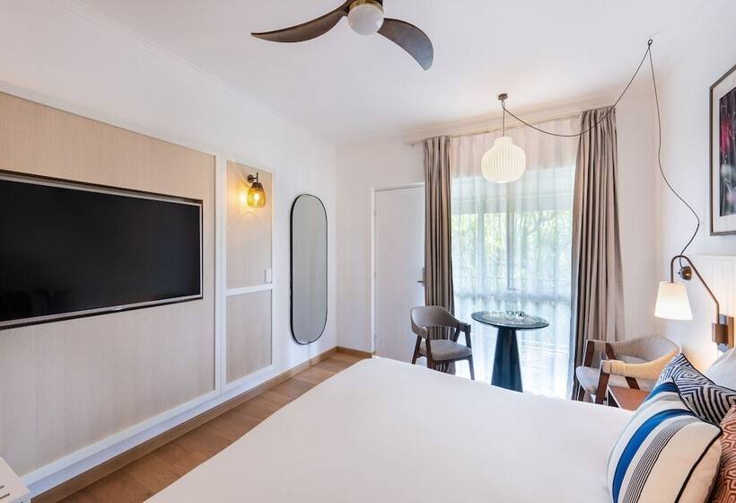 חדר דלוקס נוף בריכה, Mantra Club Croc