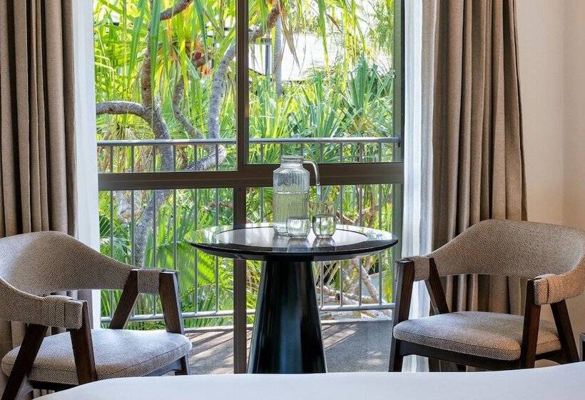 חדר דלוקס נוף בריכה, Mantra Club Croc