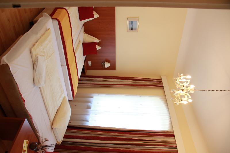 标准三人间, Mozart