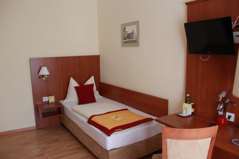 标准单人间, Mozart