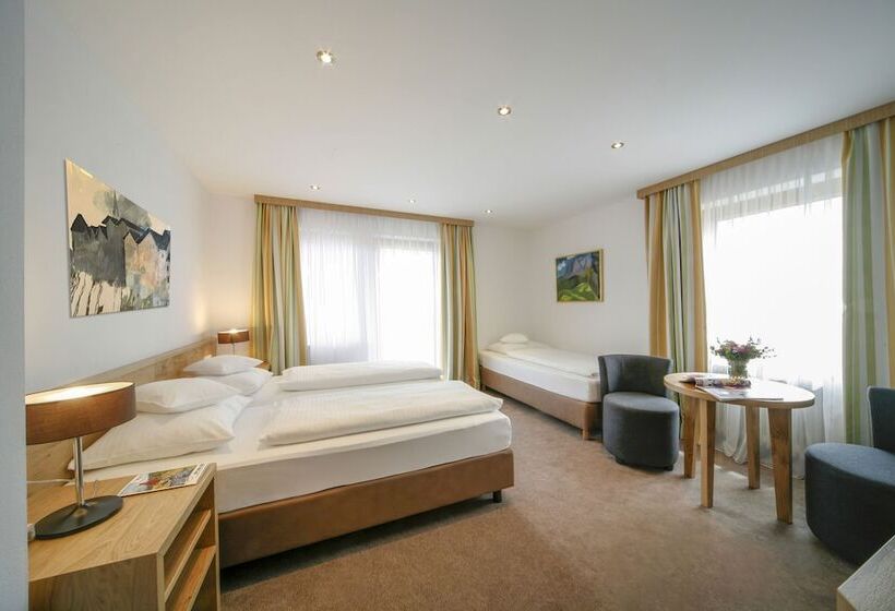 اتاق استاندارد سه نفره, Resch