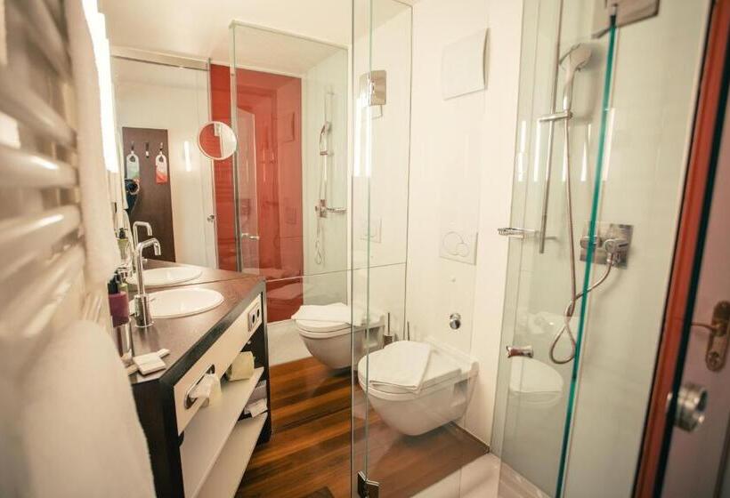 标准单人间, Rosenvilla