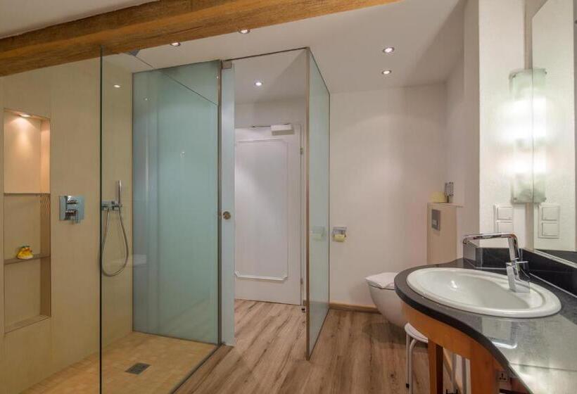 标准间, Rosenvilla