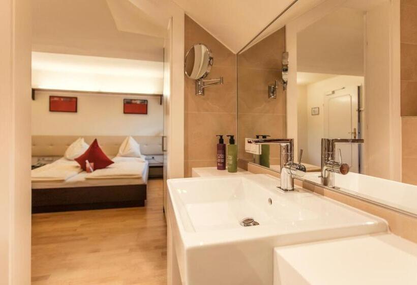 基本间, Rosenvilla