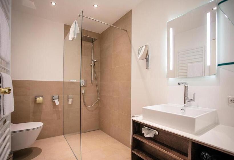 豪华房间, Rosenvilla