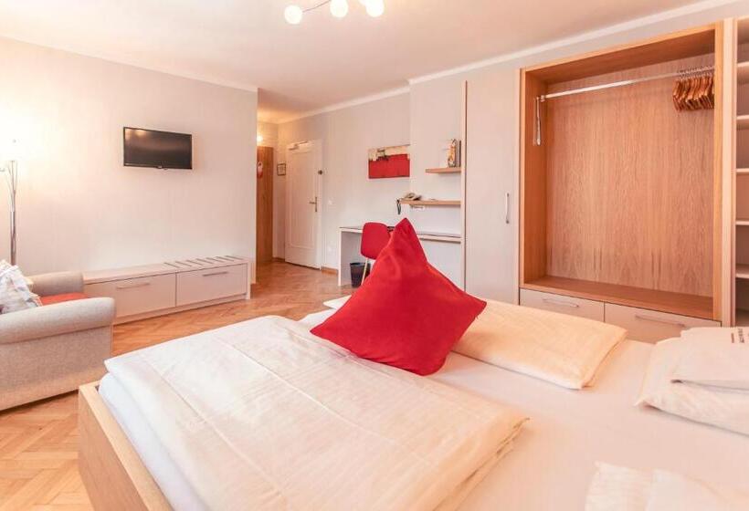 豪华房间, Rosenvilla