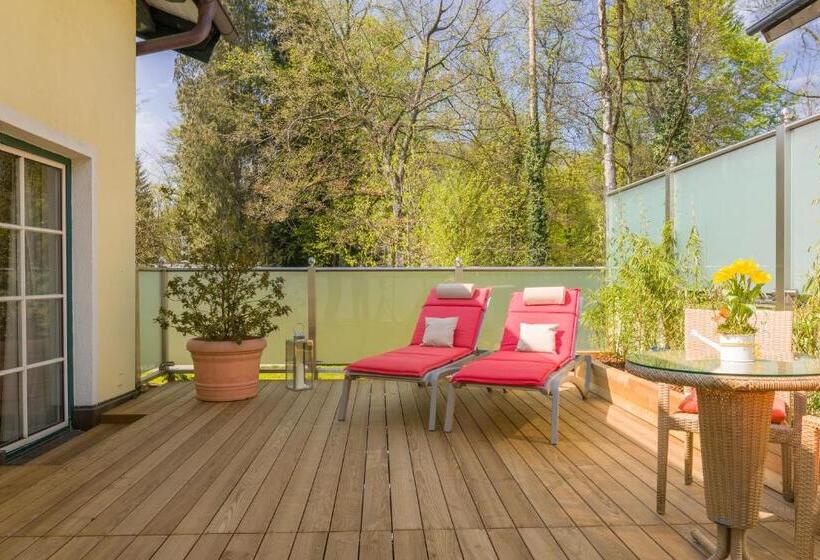 带露台的套间, Rosenvilla