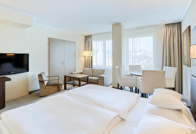 جناح جونيور, Schillerpark Linz, A Member Of Radisson Individuals