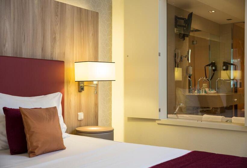 جناح جونيور, Schillerpark Linz, A Member Of Radisson Individuals