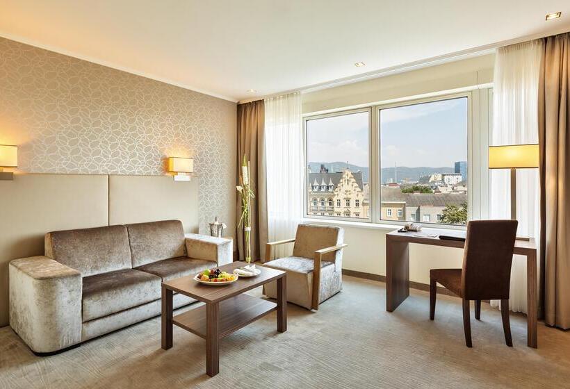 جناح جونيور, Schillerpark Linz, A Member Of Radisson Individuals