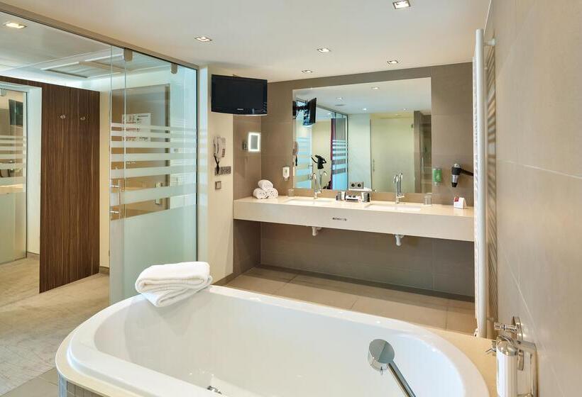 جناح جونيور, Schillerpark Linz, A Member Of Radisson Individuals