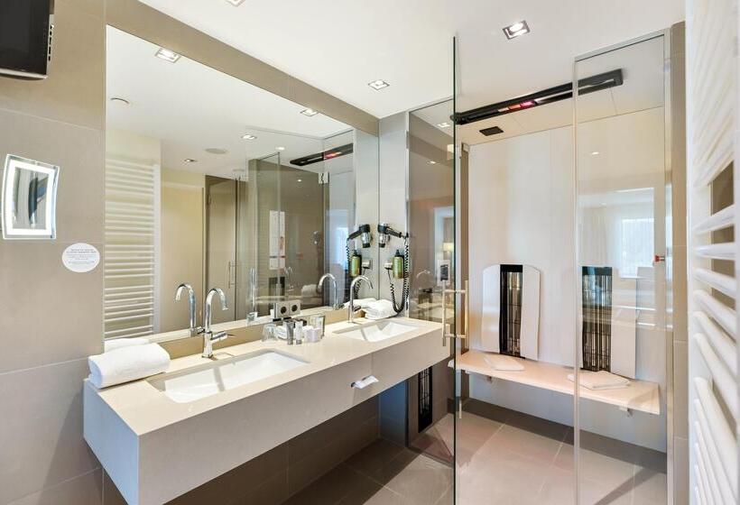 جناح جونيور, Schillerpark Linz, A Member Of Radisson Individuals