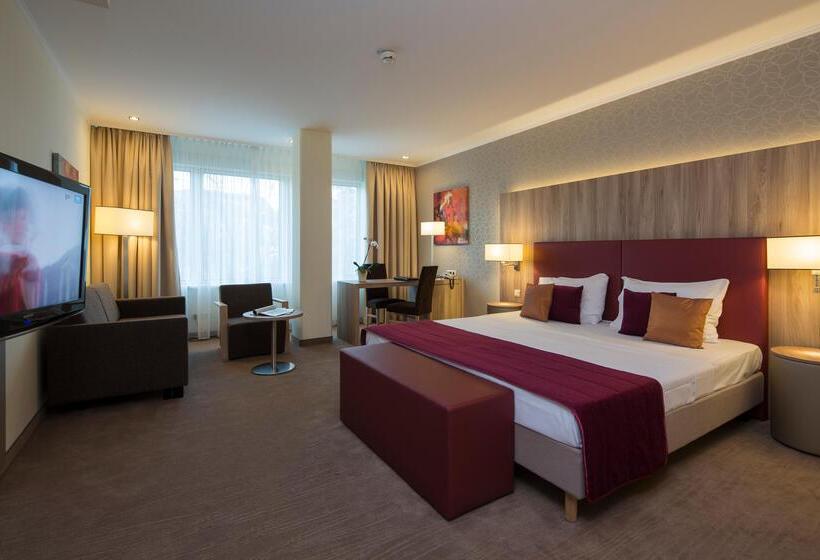 جناح جونيور, Schillerpark Linz, A Member Of Radisson Individuals