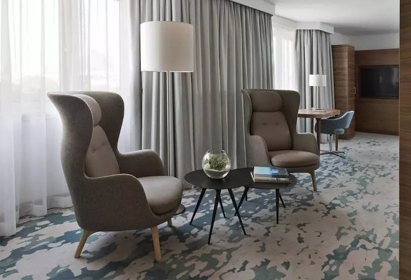 سوییت اجرایی, Vienna Marriott