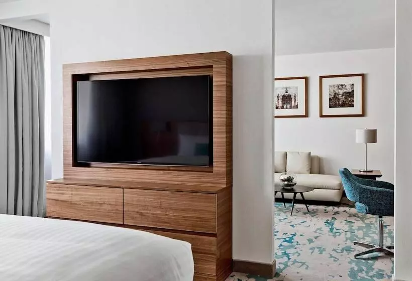 سوییت اجرایی, Vienna Marriott