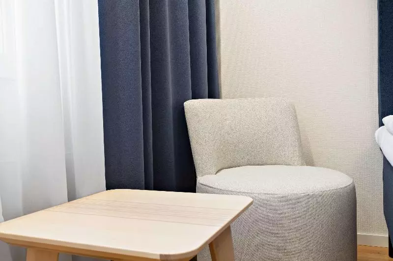 سوییت جونیور کلاب, Vienna Marriott