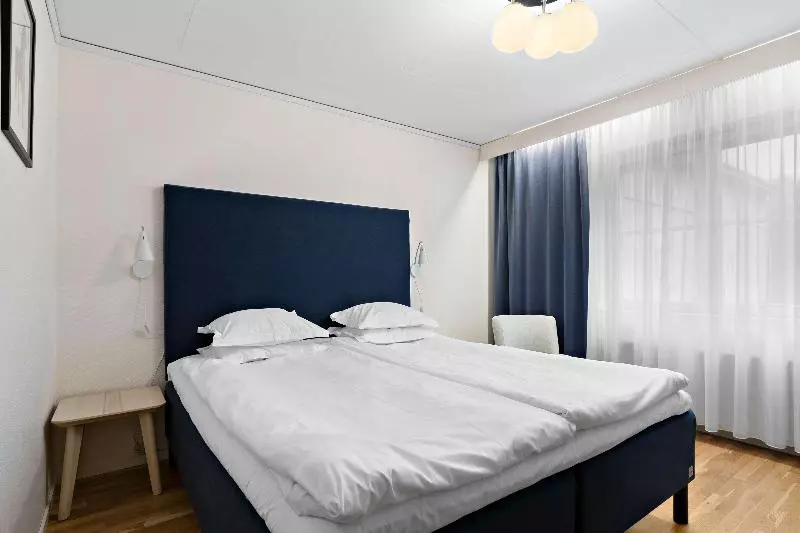 سوییت جونیور کلاب, Vienna Marriott