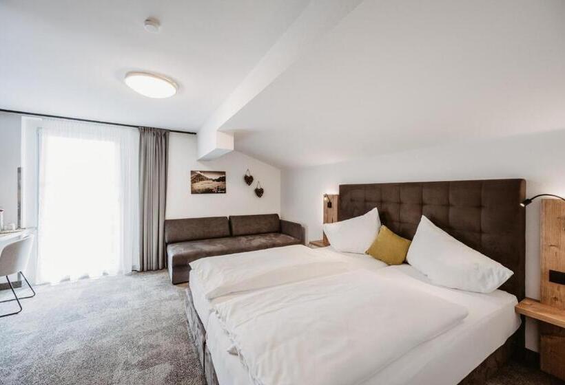 غرفة عائلية مطلّة علي الجبل, Landhotel Laudersbach