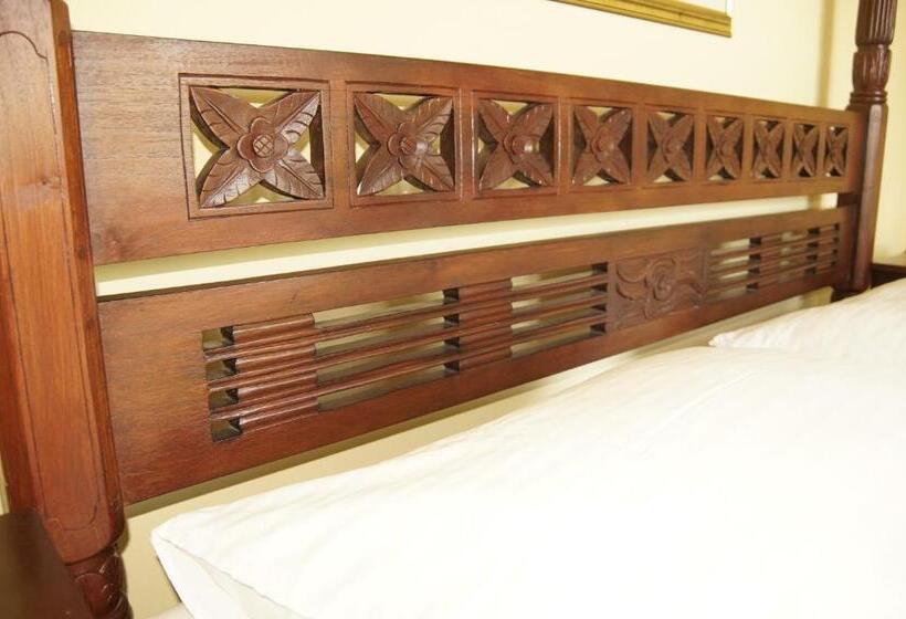 带河湖景观的轻年套房, Strandhotel Sille