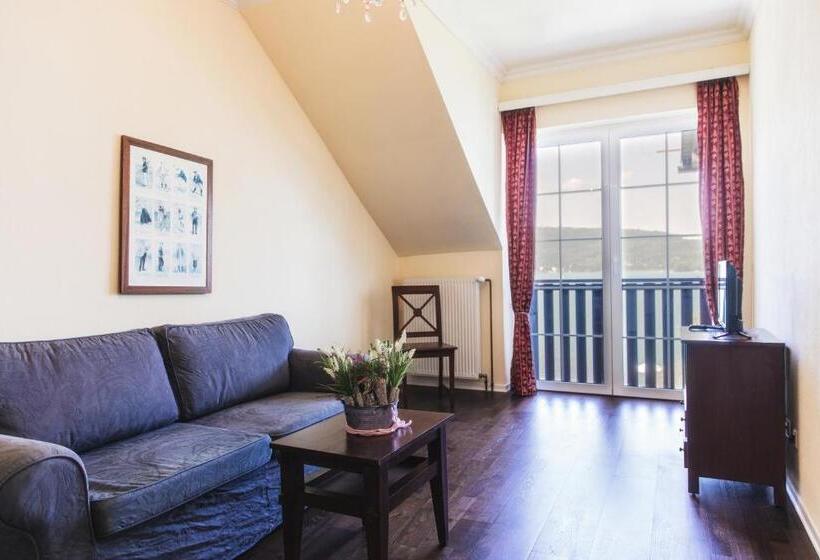 带河湖景观的轻年套房, Strandhotel Sille