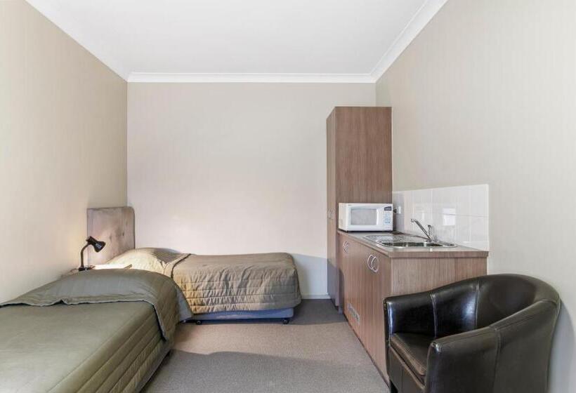 家庭间, Cessnock Motel