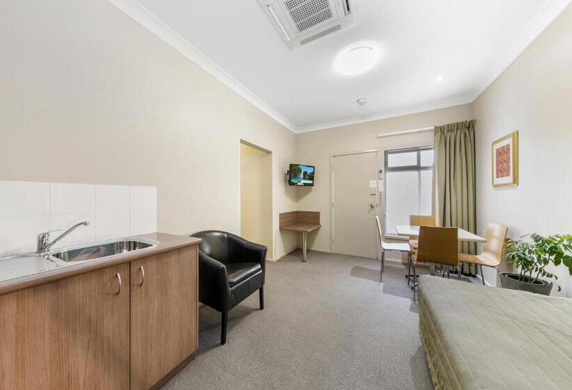 家庭间, Cessnock Motel