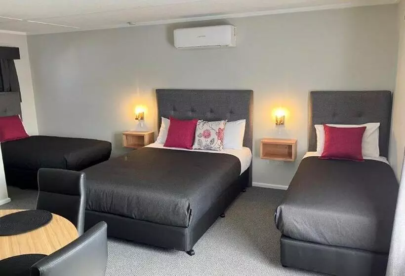 Perhehuone, Deniliquin Motel