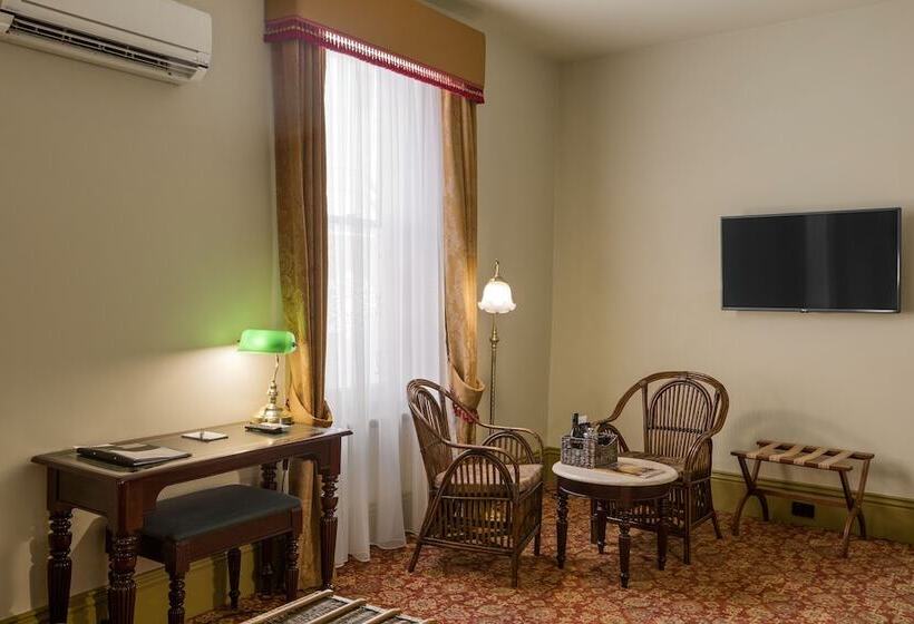 高级大房间, Hadley S Orient