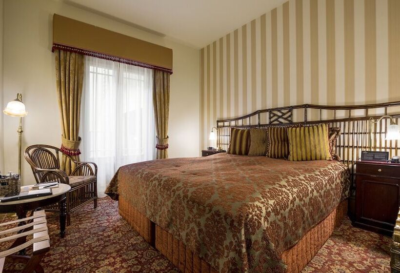 标准间, Hadley S Orient